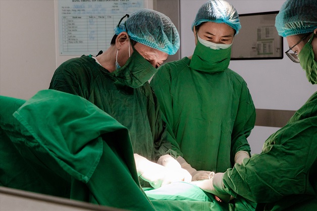 Phẫu thuật là phương pháp điều trị giúp giải quyết tình trạng xoắn và ngăn chặn biến chứng nghiêm trọng