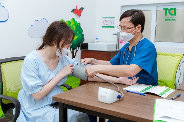 Nếu không may tiêm uốn ván muộn, mẹ bầu nên đến các phòng tiêm chủng để được tư vấn trực tiếp về phác đồ tiêm phù hợp 