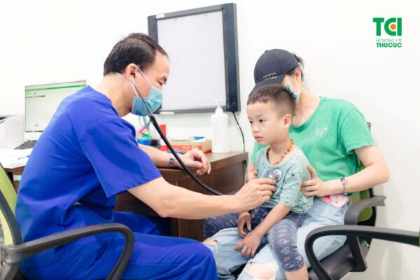 Khi nào ba mẹ cần đưa bé đi khám bác sĩ?