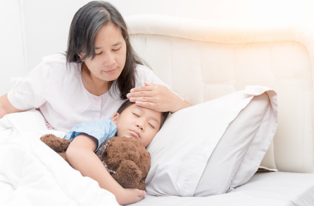 Tại sao cần theo dõi và chăm sóc trẻ sau tiêm chủng?