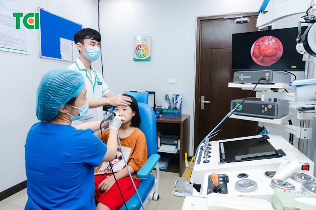 Chữa viêm họng cho bé