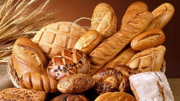 đẻ mổ ăn bánh mì được không