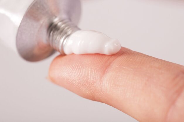 Acyclovir hoàn toàn không có tác dụng trong điều trị virus gây tay chân miệng.