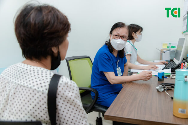 Cần thăm khám để được chẩn đoán đúng bệnh, tư vấn phác đồ điều trị hen phế quản an toàn