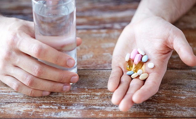 Sau tiêm vacxin có được uống thuốc không là câu hỏi được nhiều người quan tâm cũng như lo lắng khi gặp các vấn đề sức khỏe cần sử dụng thuốc