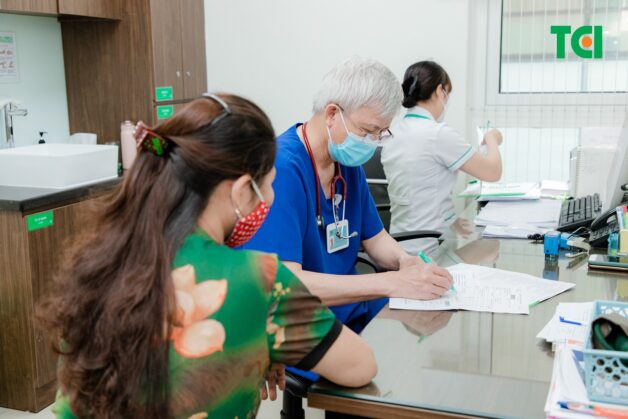 Cần thăm khám để bác sĩ chẩn đoán đúng nguyên nhân tình trạng mất ngủ và tư vấn cách điều trị phù hợp