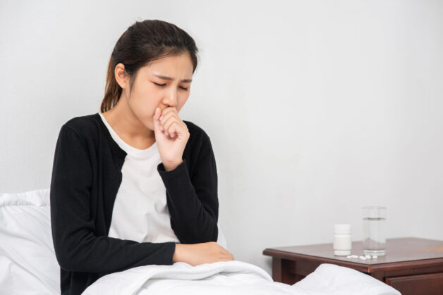 Khó thở hiếm khi là triệu chứng viêm phế quản cấp.