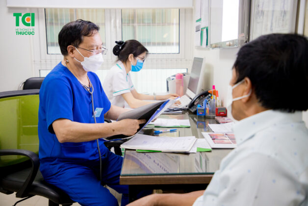 Bác sĩ có thể xem xét cho người bệnh sử dụng thuốc kháng sinh.