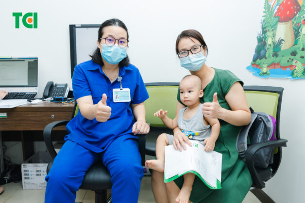 Bố mẹ lưu ý, việc sử dụng thuốc nên được thực hiện dưới sự giám sát của bác sĩ. 