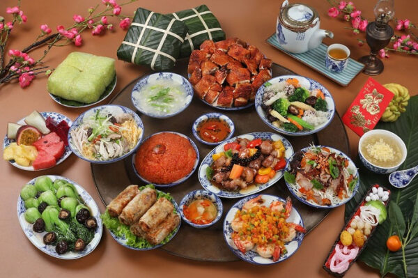 Không ăn nhiều những món nhiều dầu mỡ, chất béo và gia vị cay nóng