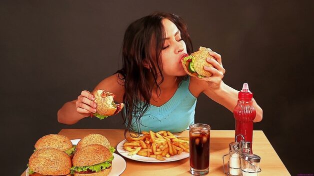 Chế độ ăn uống không lành mạnh có thể gây tai biến mạch máu não nặng