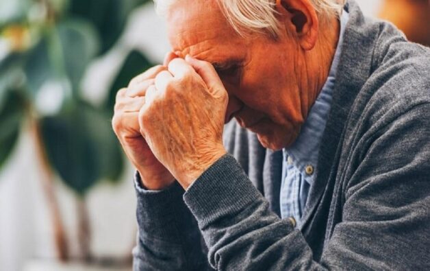 Người bị sa sút trí tuệ có khả năng giao tiếp giảm sút