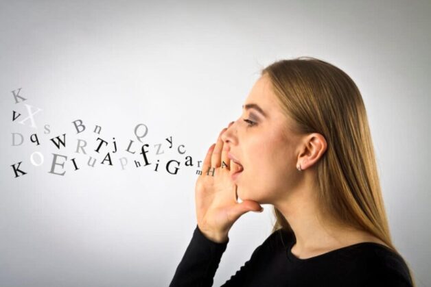 Nói ngọng, bập bẹ là biểu hiện của bị tai biến không nói được