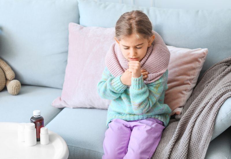 Bệnh đậu mùa có thể gây ra các tổn thương niêm mạc miệng, họng.