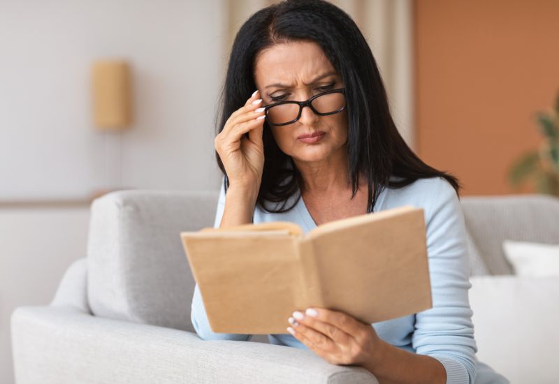 Giải đáp chi tiết: Có phải người lớn tuổi thì bị viễn thị không?