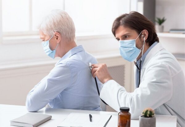 Người lao phổi phài thường xuyên đi khám sức khỏe định kỳ