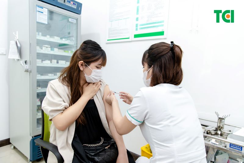 Tiêm vắc xin viêm gan B là bảo vệ cá nhân và cộng đồng.