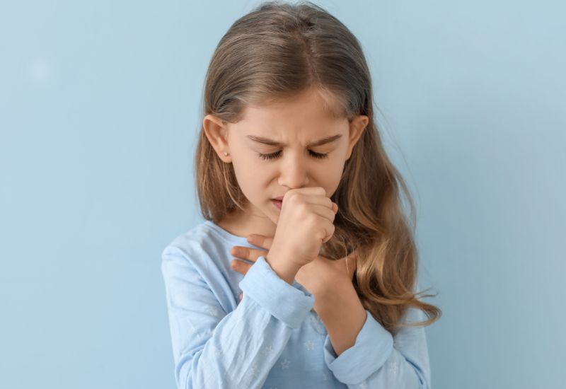Ho là một trong những triệu chứng chính của viêm phế quản.