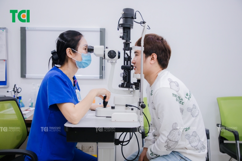 Đội ngũ y tế TCI tận tình thăm khám