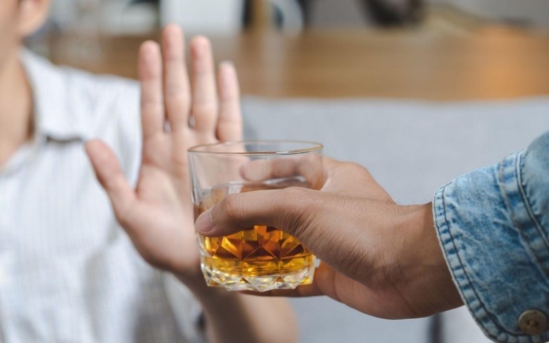 làm thế nào để uống rượu không bị say