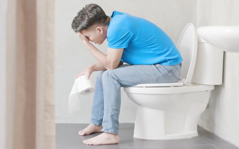 táo bón do dùng thuốc kháng sinh