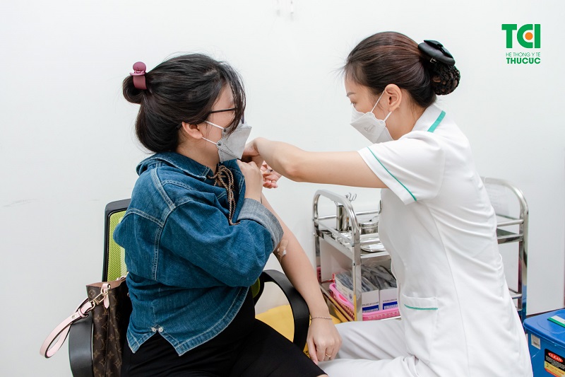 Tiêm vacxin đầy đủ đóng vai trò quan trọng trong việc bảo vệ sức khỏe của phụ nữ