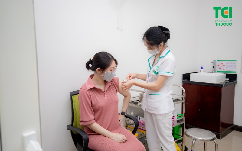 tiêm chủng vacxin