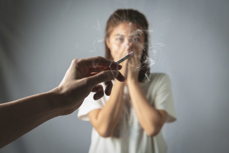 Hút thuốc là không chỉ gây hại phổi của bản thân người hút.