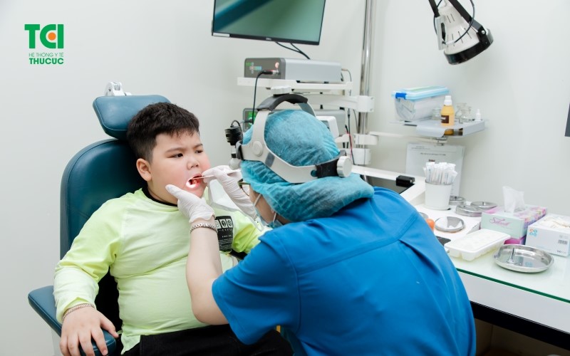 Bác sĩ chỉ định thuốc nhiệt miệng