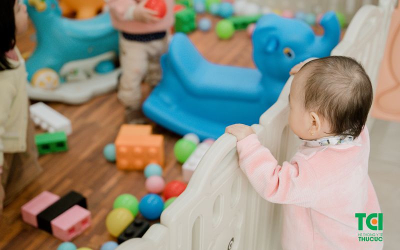theo dõi tại cơ sở tiêm chủng ít nhất 30 phút sau khi tiêm vacxin cho trẻ dưới 1 tuổi
