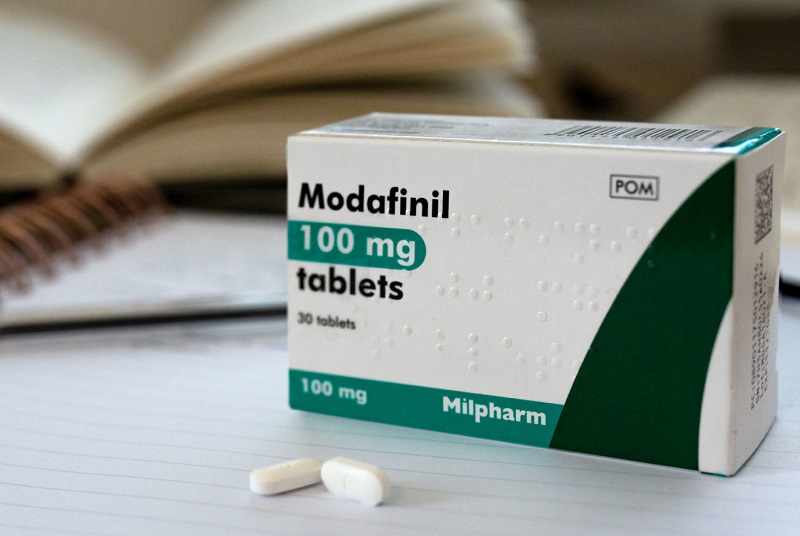 vì sao Modafinil có tác dụng trong việc điều trị giảm triệu chứng mất ngủ