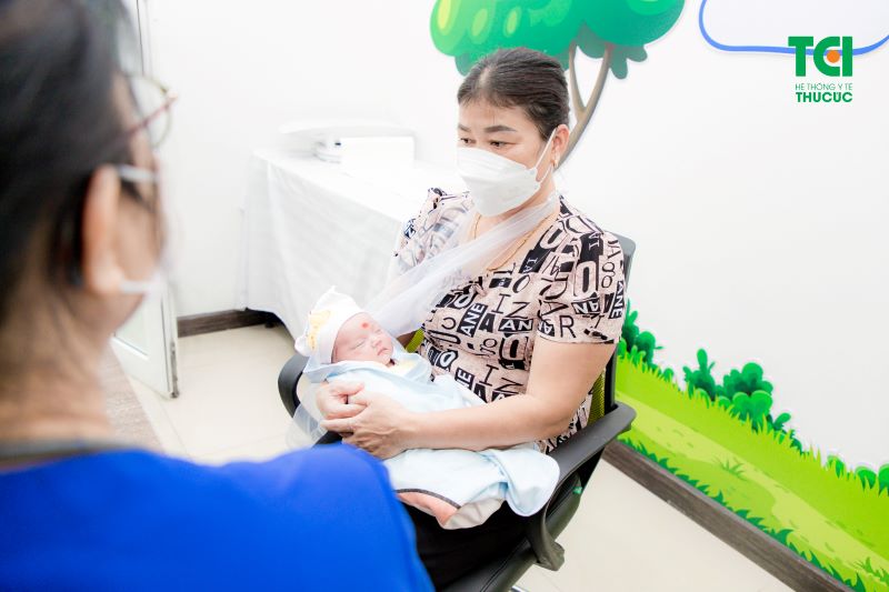Trẻ sơ sinh thường được tiêm mũi vắc xin lao trong vòng 1 tháng đầu.