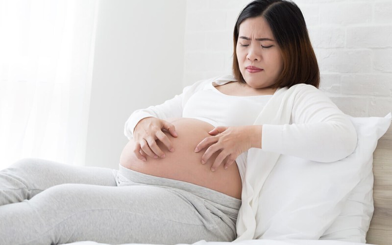 bà bầu bị ngứa phải làm sao
