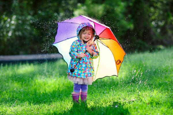 Mọi trẻ em đều có quyền được bảo vệ và chăm sóc sức khỏe.