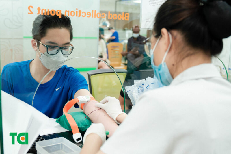 Lấy mẫu máu xét nghiệm tại TCI 