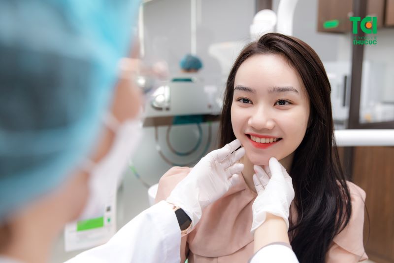 Dịch vụ bọc răng sứ rất phổ biến hiện nay.