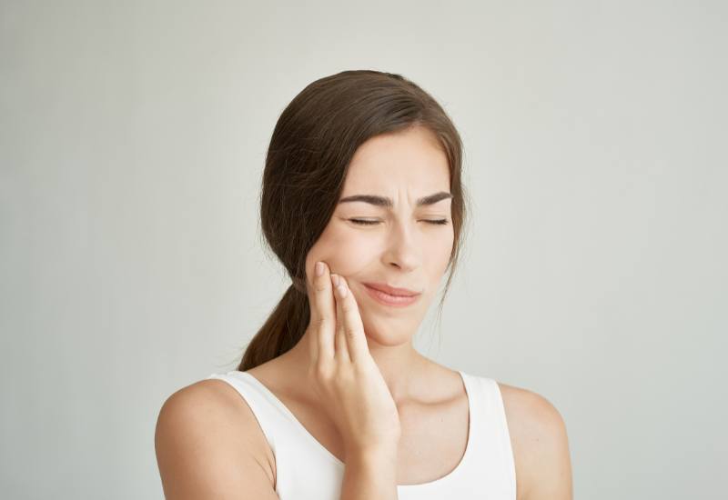 Niềng răng ở những địa chỉ không uy tín tiềm ẩn nhiều nguy cơ không mong muốn, ảnh hưởng trực tiếp đến kết quả niềng răng cũng như sức khỏe răng miệng.