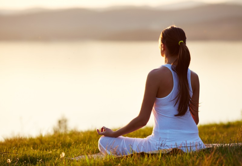 Stress có thể làm tăng nguy cơ viêm nướu và các vấn đề răng miệng khác.