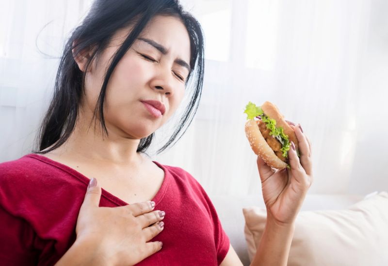 khó nuốt khi ăn là tình trạng gì?