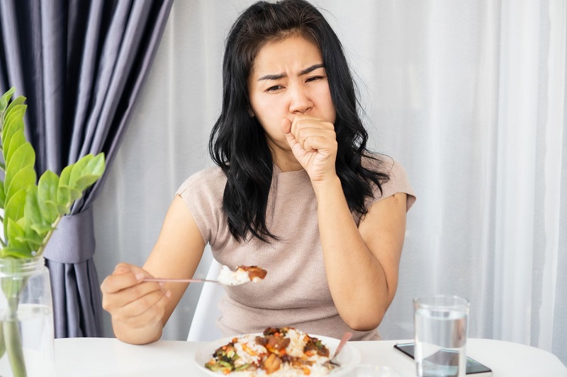 Triệu chứng bị trào ngược dạ dày điển hình