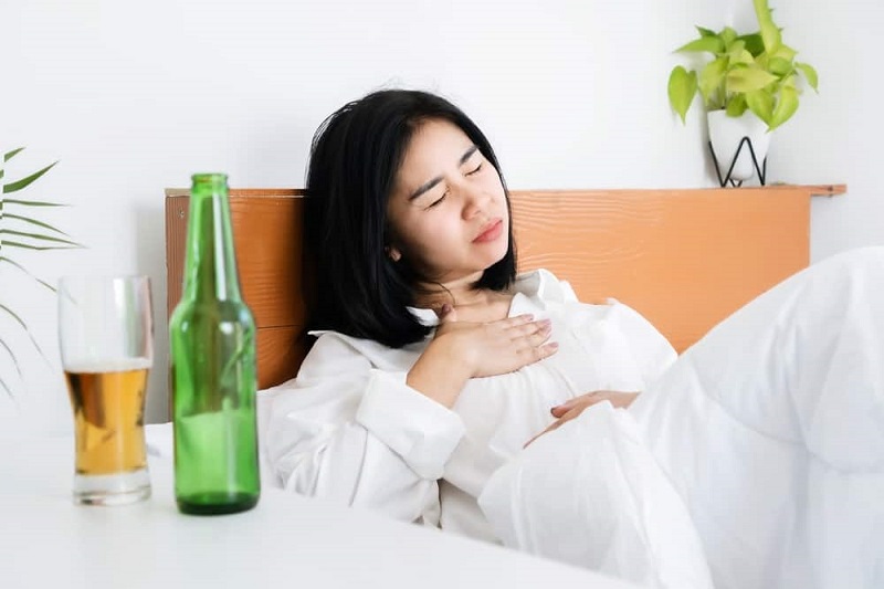 Ợ nóng sau khi uống bia nguyên nhân do đâu?