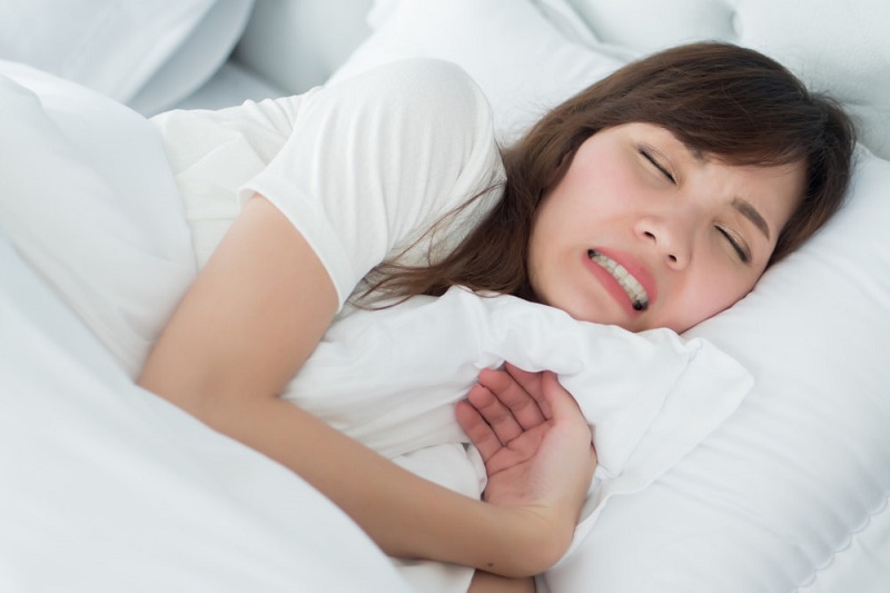 Khó nuốt nước bọt khi nằm là tình trạng gì?