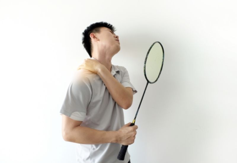 trật khớp vai tái diễn không nên tự ý nắn chỉnh