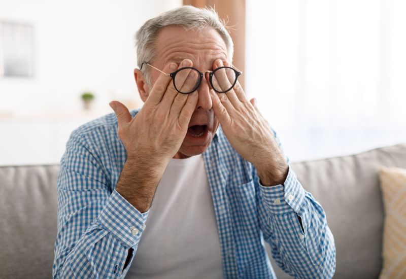 Người cao tuổi cấu trúc và độ đàn hồi của giác mạc thường không đảm bảo, điều này có thể ảnh hưởng đến khả năng thích ứng với Ortho-K.