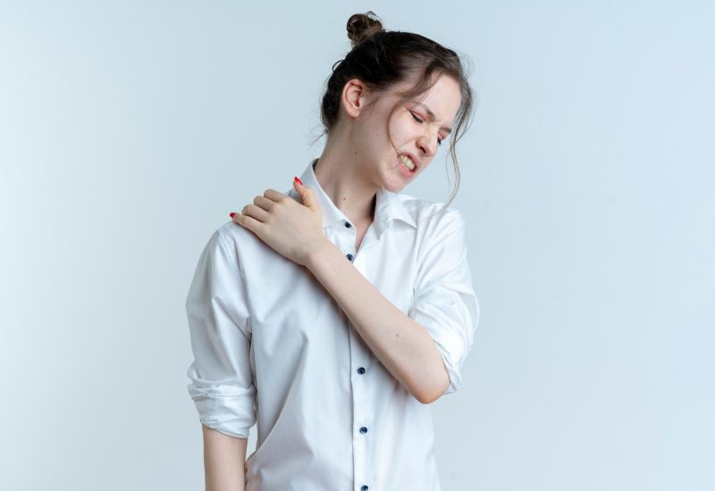 nhận biết dấu hiệu trật khớp vai