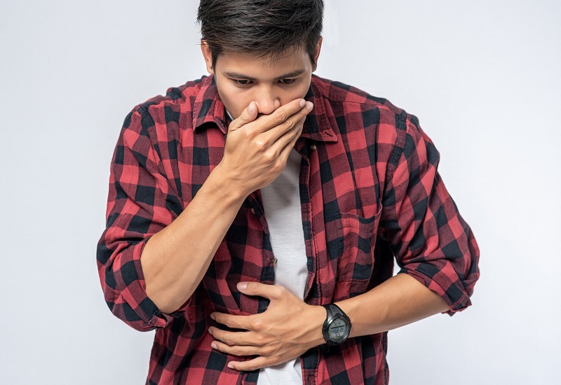 Ợ hơi có thể do nhiều nguyên nhân gây ra.