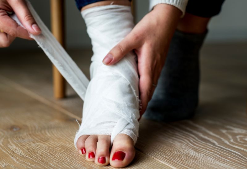 Những mối nguy hiểm khi bị trật khớp mắt cá chân
