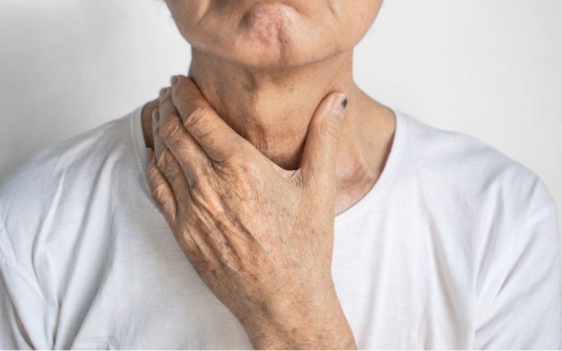 Khó nuốt thực quản xảy ra khi có sự tắc nghẽn hoặc co thắt trong thực quản