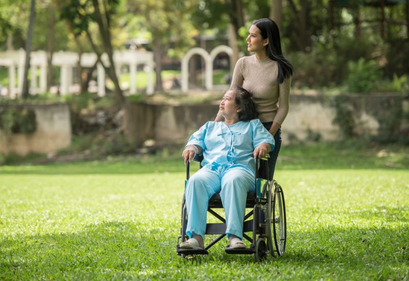 Giải đáp chi tiết thắc mắc: Người bị tai biến có nên tiêm vắc-xin không?