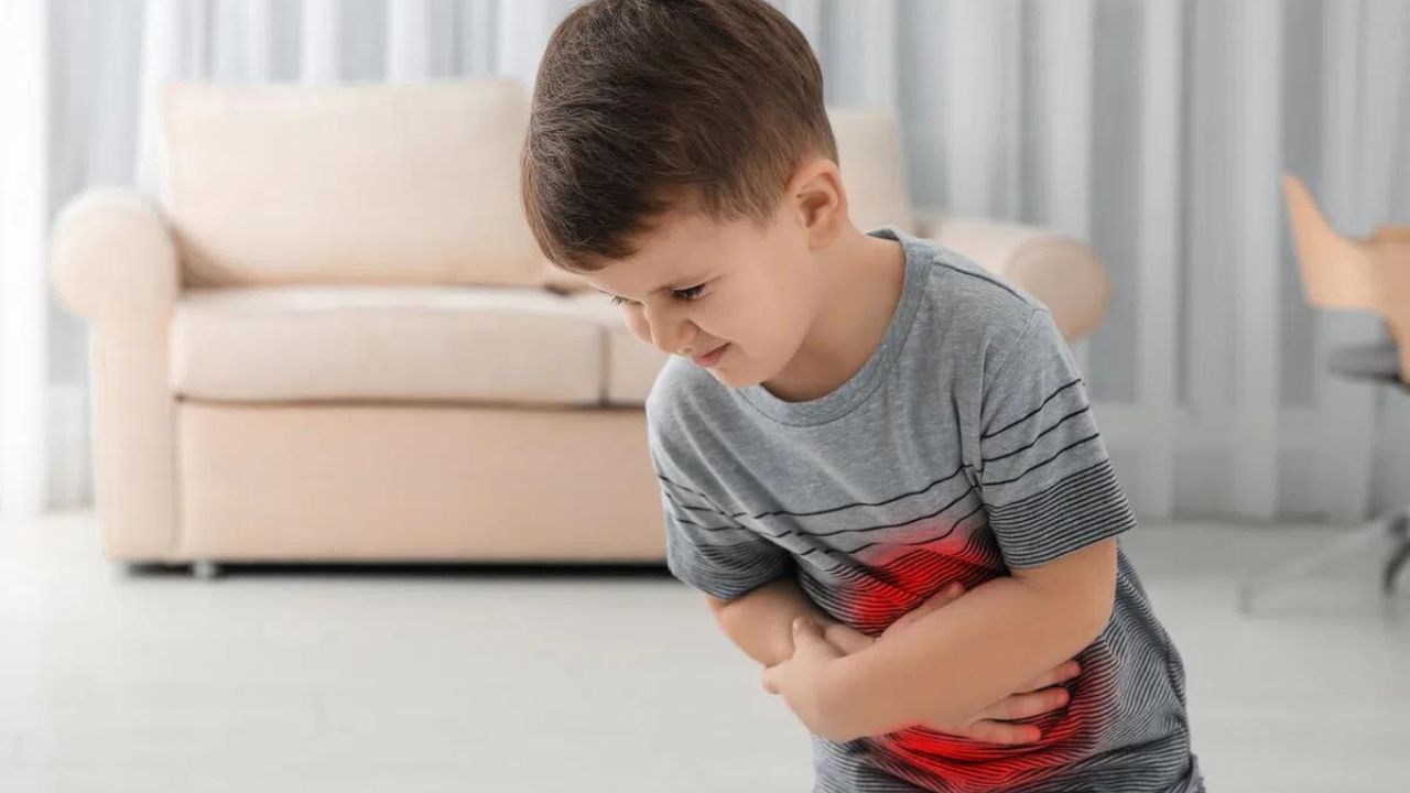 Khi trẻ bị tiêu chảy, nguy cơ lớn nhất đối với sức khỏe là tình trạng mất nước và rối loạn điện giả